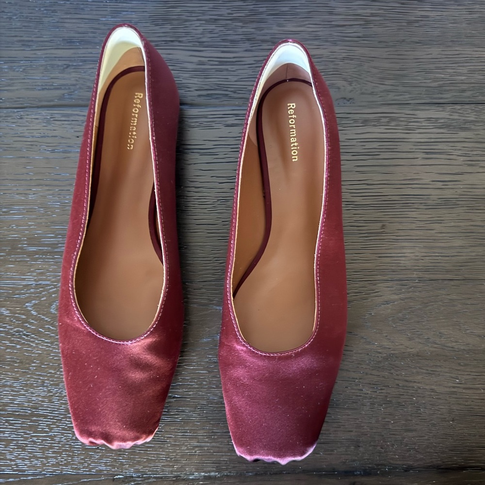 Reformation Mikayla Ballet Flat in Ruby Satin Size 7 - Picture 5 of 5